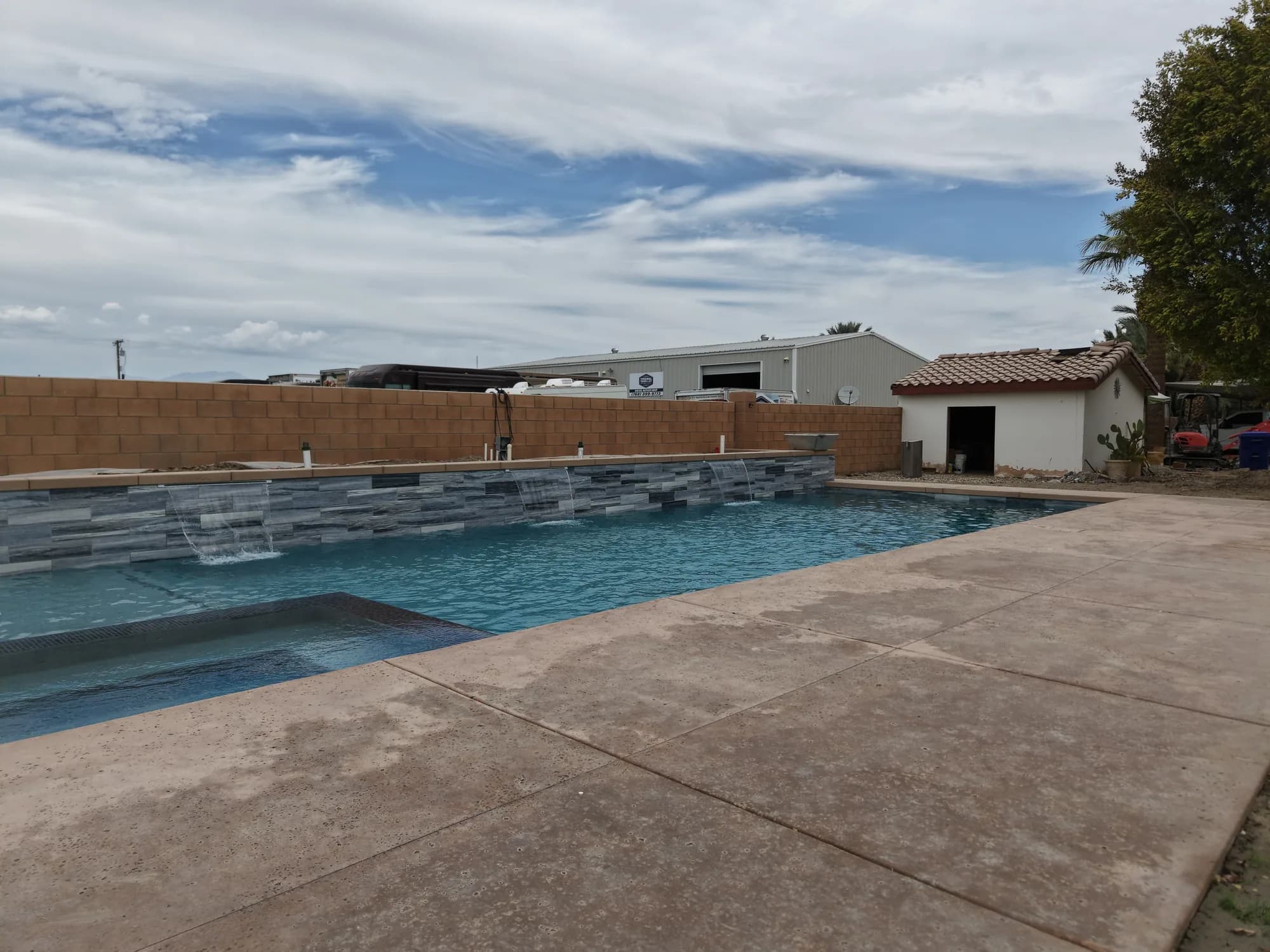 Pool, spa & water features by JB Pools: 56 AVE