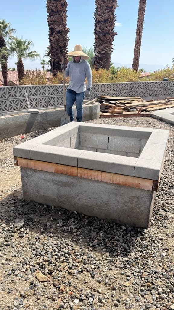 Custom pool project by JB Pools: Camino del Cerro
