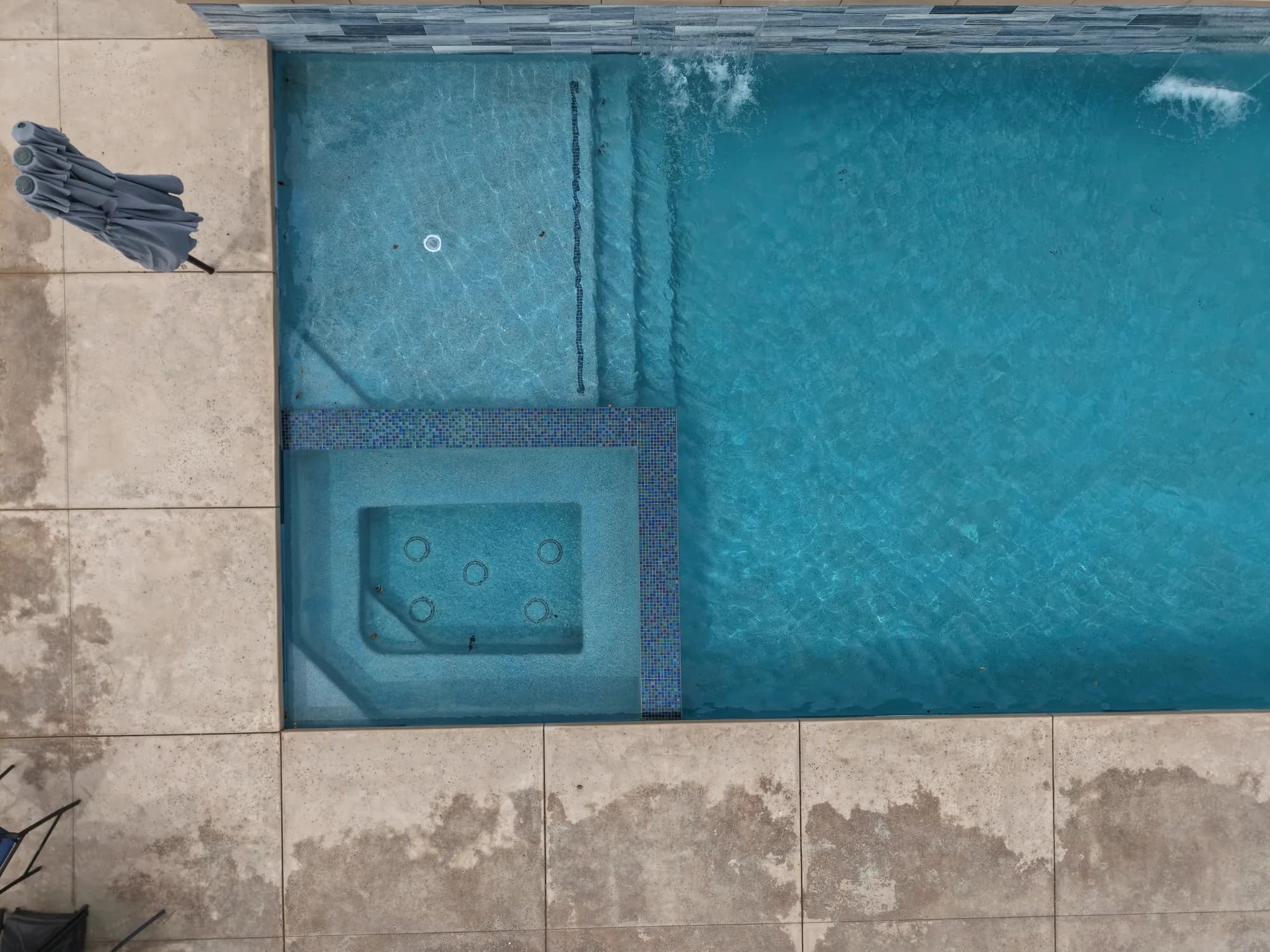 Overhead view of the integrated spa and entry steps at 56 AVE